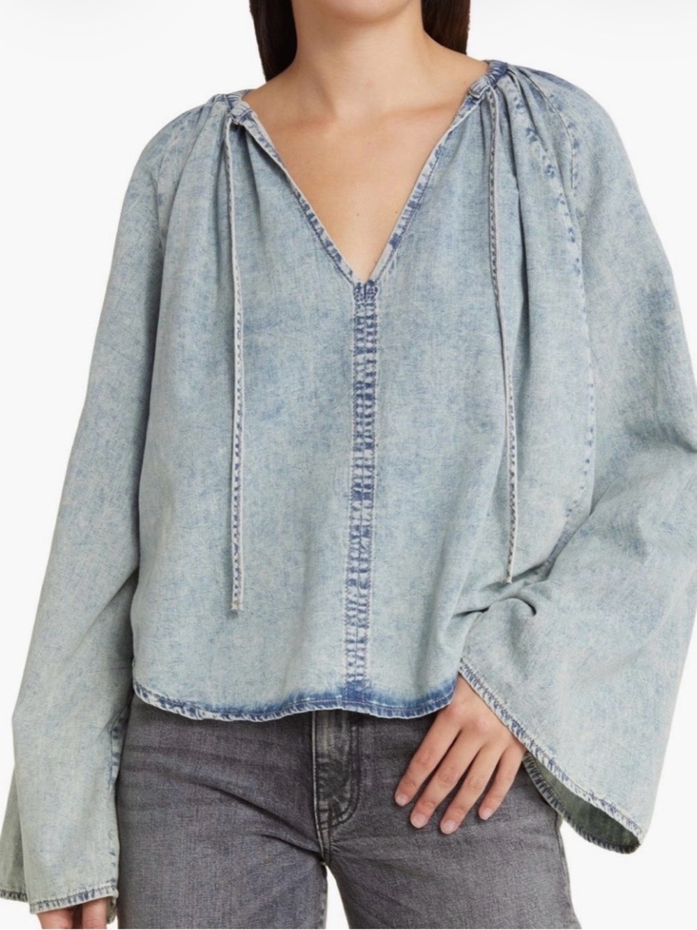 ee:some Chambray Boho Bell
Sleeve Keyhole Top - Size
Large - Playful & Comfy